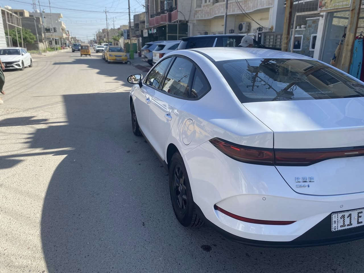 السلام عليكم
Byd كن بلاس
مكفولة كفالة عامة 
ماشية 2800 كم
السيارة بعدها على وضع الشركة 
غراضها كاملة
رايدها 19 مليون 
***********
