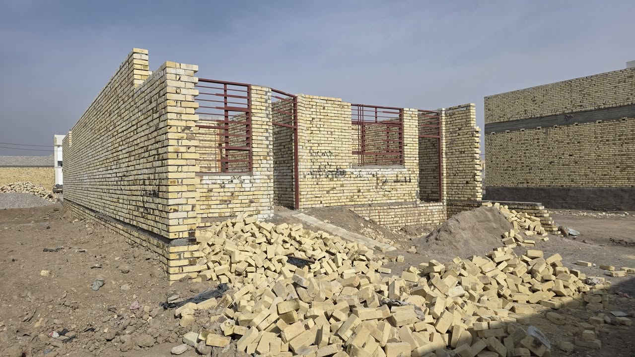 هيكل للبيع 200متر يحتوي ع غرفتين وصاله ومطبخ وستقبال زراعي مرقم كوت حي الحكيم شارع حي الوائلي السعر ٣٧ مليون وبي مجال الستفسار دلالية احمد دلالية السعيدي  عنوان المكتب قرب حسينية بيت اخليفه التصال *********** او ***********
