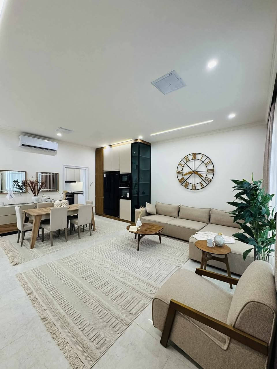 خانو بۆفرۆشتن/پرۆژەی هیواستی 🌷

 بــەنـقـدی  دەفـرۆشــین/بەشێوەی
 نەقد  پـەلـەبکەو لـەدەسـتێ خـــــۆتی دەرمـــاکــە
زۆنـــــی خـاوامان لایــە زۆنـێ سـعری مان لایـە کــریـــــــاران
فول مواسەفات 160مەتر پەلـەبـکەو فەریای کــــــــــــەوە

نرخی زۆر گونجاوە

*********** پـــــــــــاشـــــــــــــا👉
