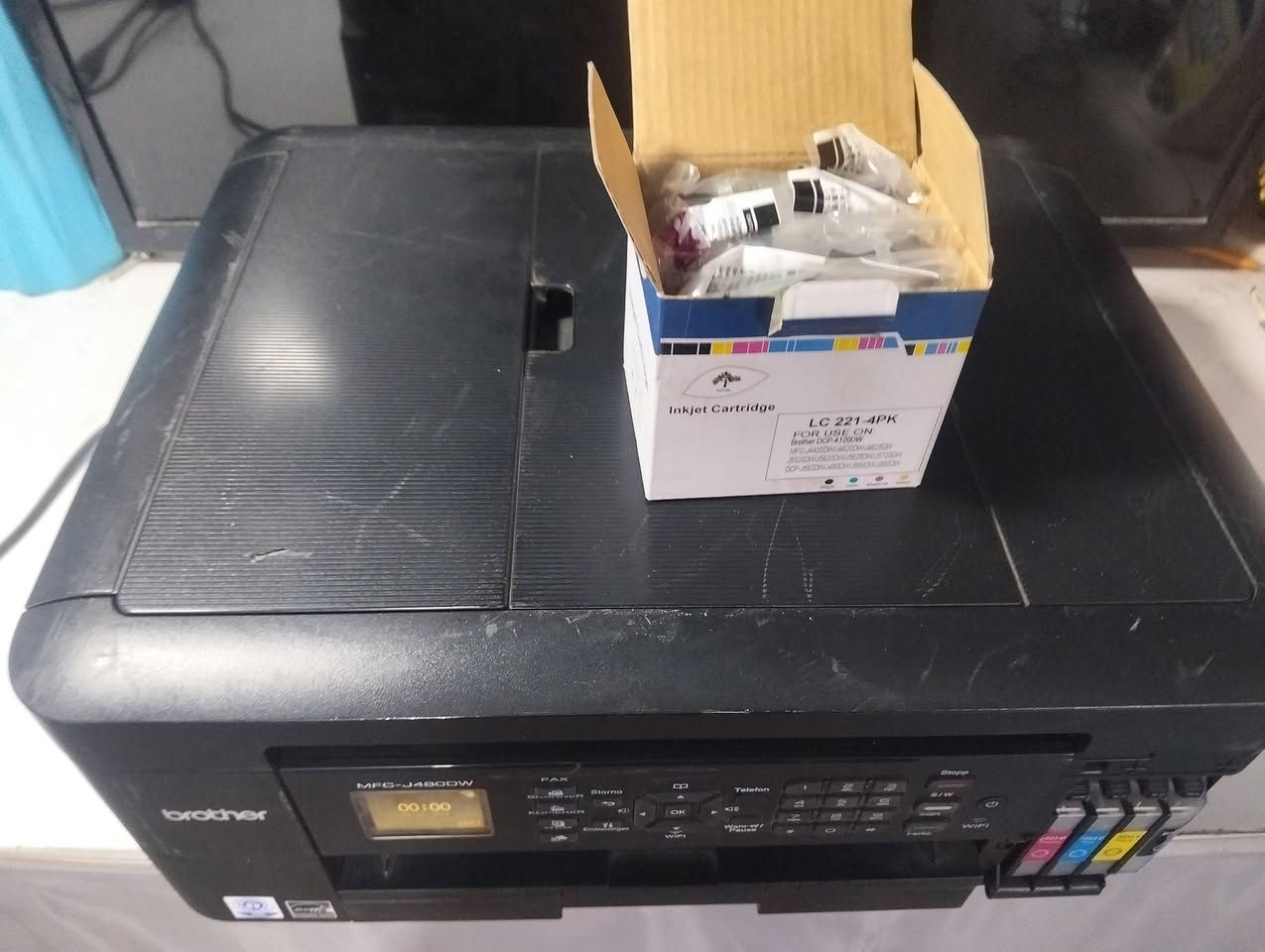 للبيع
طابعة برذر شغالة كهرباء فقط 
متروكة
بغداد
***********
