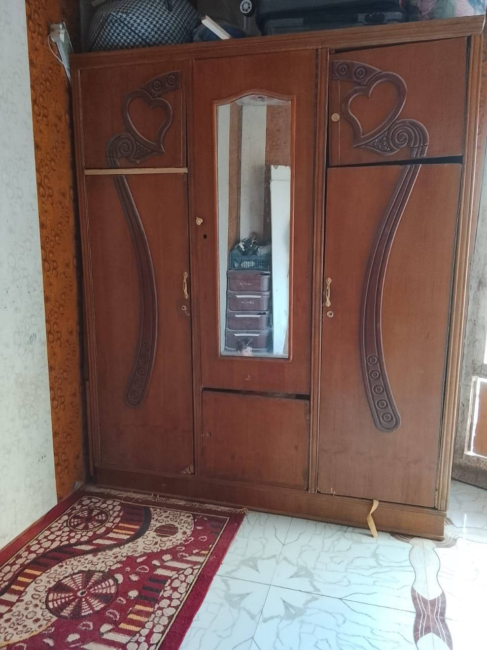 أغراض نضيفه للبيع شراي اتصل
غرفه ٣٠٠ هي ودواشكها مال نفرين 
كنتور ١٢٥ 
زاويه ٢٥ 
جلسه ٦ دواشك ب٥٠ 
رأي اتصل مكاني حي الوحده وبي وتساب رقم
***********
