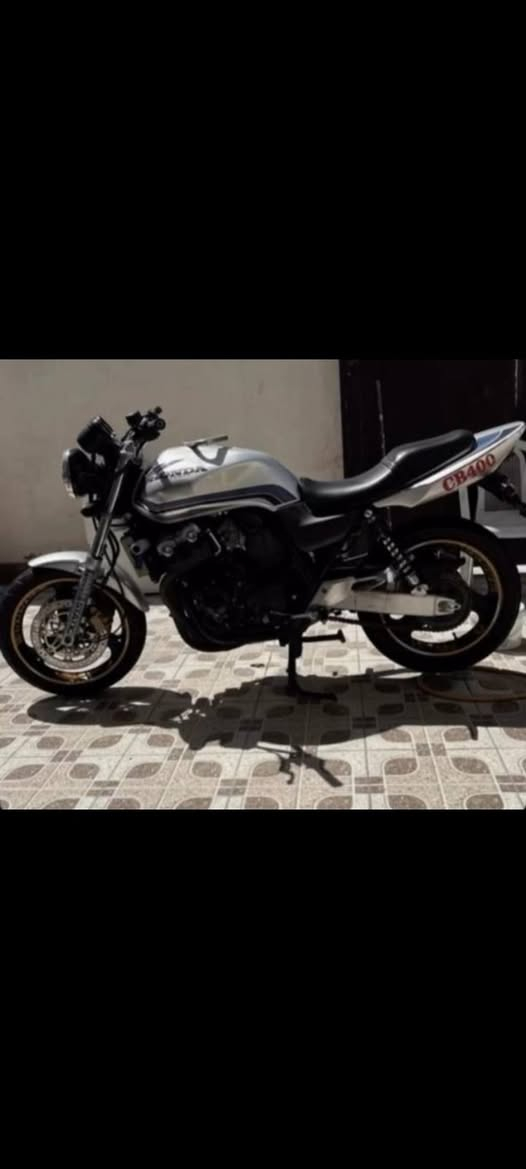 سلام عليكم
سيبي فور جيل ثاني هايبرد وسكيروتي مكينه جيس وكفاله دراجه متخسر عليها شي سعرها ١٥٠٠ قفل 
مكاني ديوانيه ***********
