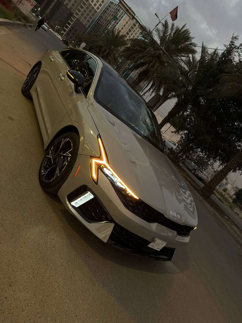 السلام عليكم
📢كيا K5 جيتي لاين موديل 2025 للبيع 📢 لون مميز سمنتي

2025 KIA K5, GT-LINE

☣️☣️ فوول موصفات 1/1 

🛑 موصفات السيارة 

💯بصمة تشغيل و ابواب 

💯فتح سقف بنورامية بالكامل 

📛شاشة حجم كبير متصل 

⭕️ويل كب حجم 18 انج

❌ شحن واير لس

⭕️ دركة حرف D

‼️كشنات رياضي و جلد لونين 

🛑كشن كهرباء و تدفئة 

‏🆘داخل بلاك بيانو 

✈️محرك 2500 تنفس طبيعي 

🛩️كير 8 نمر 

🛑حساسات امامي خلفي 

🚷رادار امامي خلفي جانبي 

💡لايت لد و زنون 

☣️بكلايت لد led

❌ بعدهة بحاله الزيرو
وبعد بيهة هوااي مواصفات 
والسيارة فؤول للاخير 
صور حادث السيارة على واتساب سونار داخل منشور
تبديل بنيد فقط نفس لون وصبغ جاملغ نفسه بدون اي دواخل حادث سطحي
طاك بيهة اريباك دشبول وستيرن دشبول مبدل منضومه اصلي
🛑🛑 حالياً السيارة بدون رقم دخول جديد 🛑🛑
💸 و السعر 185 وبيهه مجال مكاني بغداد الدوره حي الصحه اي ستفسار اتصل وتدلل رقمي ***********
