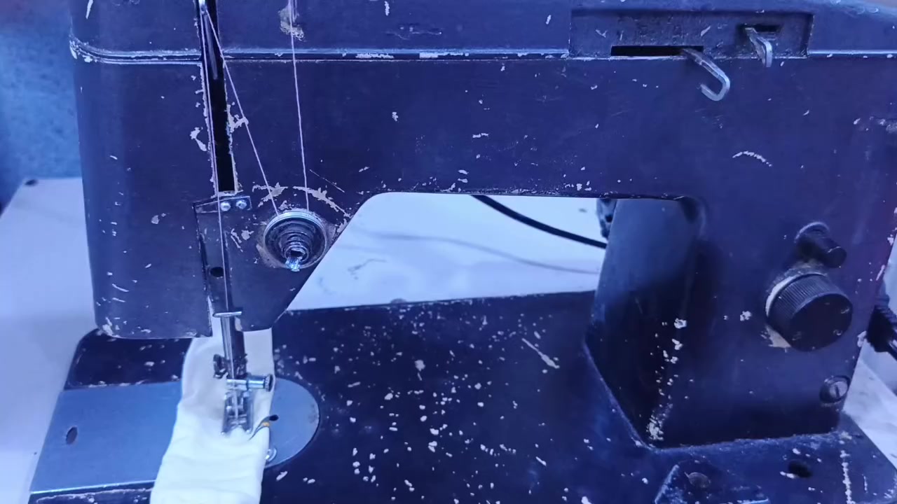 مكينة بالونية سعر 30مراسلة او تصال للستفسار ع رقم  محتاجة اريد ابيعهه تخيط كل قماشات 
***********
