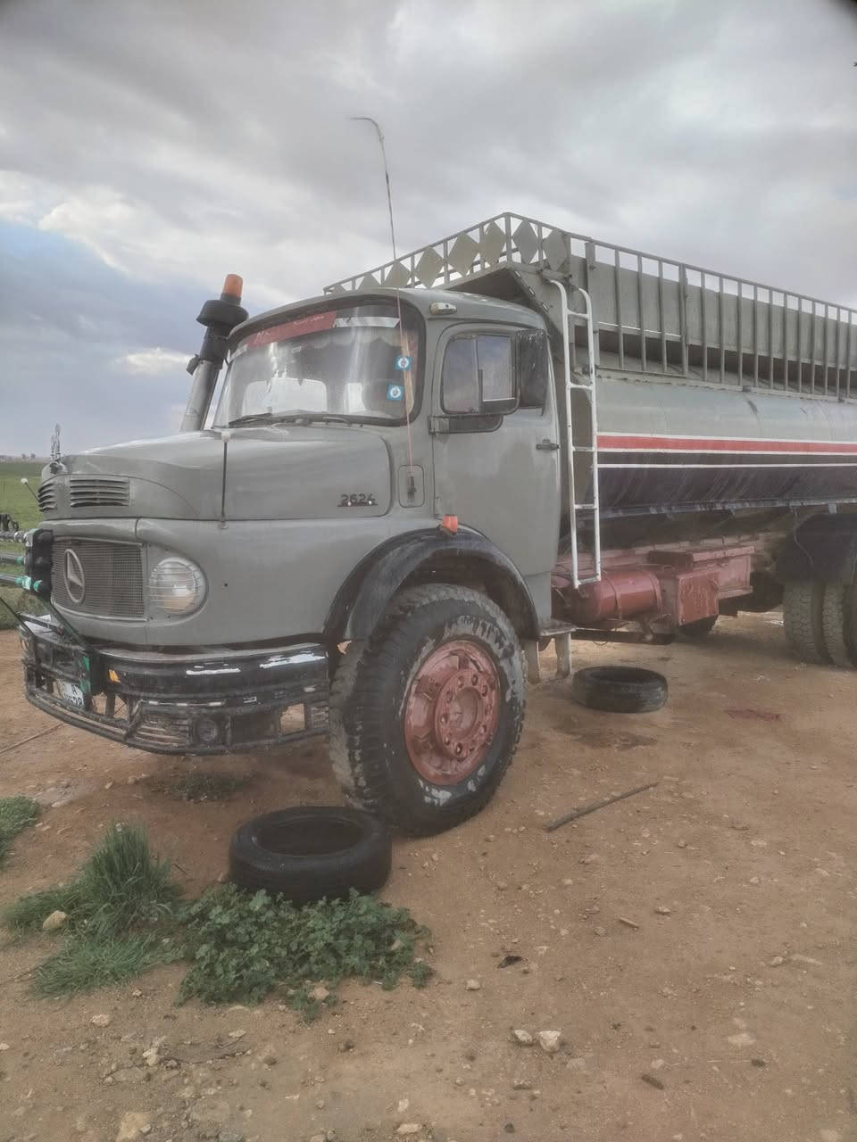 سلام عليكم غجمه للبيع موديل 56 كسن 17 محرك 46 قماره 78 سمكره جديد ودوشمه رغمه نبار تحويل مباشر سعره 30 مليون وشاري يتصل ***********
