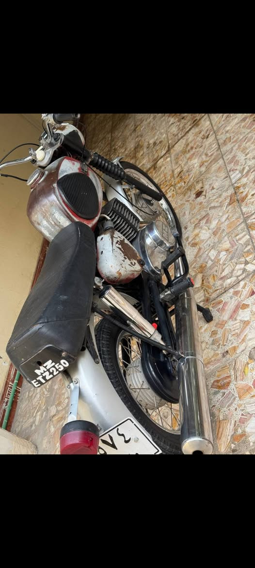 ماطور 81 للبيع النجف الاشرف
رقم و سنويه بدون راعي

الماني راس و جعب 

كشر جارد 

لحيم جوه الكشن

سايس 3

السعر 1600 بي مجال قليل
***********
