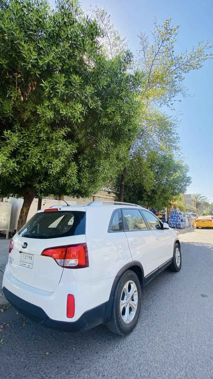 سورنتو 2014 للبيع
خليجي محرك 2400 دوش اخذتها بدون ضربة وسونار موجود ونضربت عندي بلجنطة بجانب الرقم وصلحتة سيارة على ايدي اخوكم محامي من بغداد السيارة رقم ديالى مشروع وطني نظيفة صارلها وياي 3 سنوات صدر جديد حساسات وشاشة حديثة يوتيوب وموقع وكاميرا خلفية 
مكاني بغداد الامين الثانية ***********
