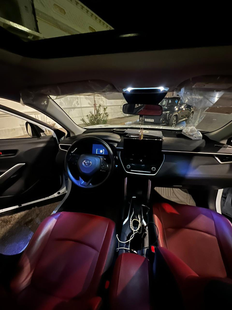 السلام عليكم
كورلا كروس ٢٠٢٥  هايبرد 
ماشية 12000الف كيلو
فول مواصفات 
جلد
كشافات
حمالات  
رادار 
دخول ذكي
فتحة 
تبريد قطعتين 
درايف مود
اشاير بالمري
كاعيات
السيارة مرقم بغداد
السعر 27500 مليون

العنوان بغداد / حي الجامعة
رقم الهاتف :   ***********
