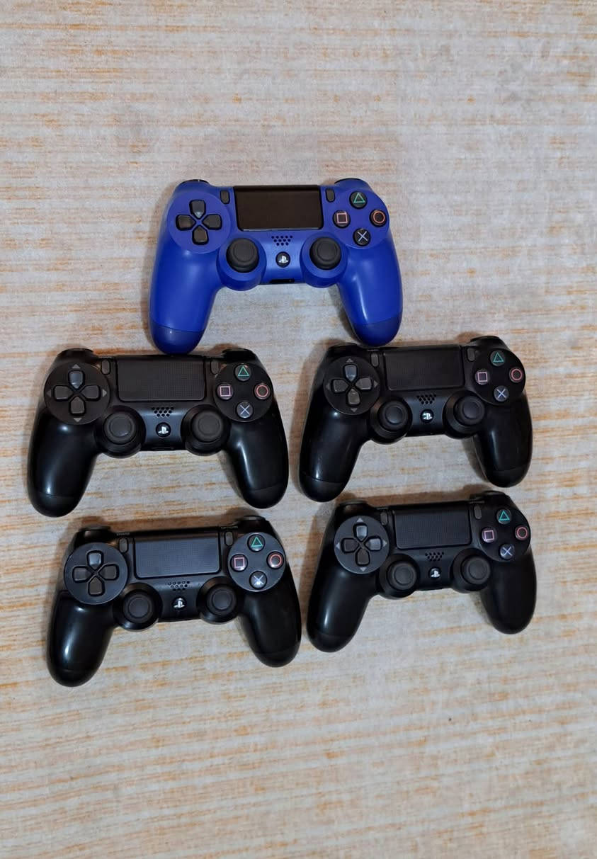 للبيع 
جويستيكات بلي 4 اصليات  سعرالمجموعة 100  الف 
يوجدتوصيل


**إذا كنت صاحب هذا الإعلان وتريد حذفه لأي سبب، رجاءا أرسل رسالة إلى الدعم الفني**