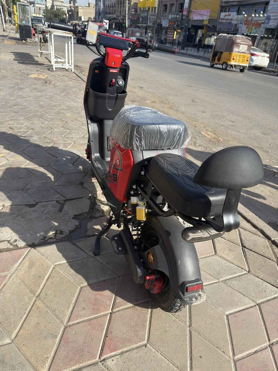 السلام عليكم 
دراجه شحن R9
5 بارتي استعمال شهر 
دراجه نضيفه 
السعر 450 بكاني بغداد الجديده 
رقم الهاتف ***********
