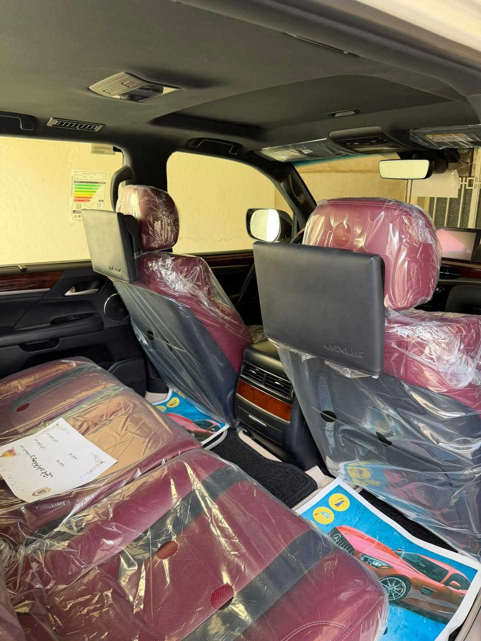 لعشاق الفخامة والتميز، معروضة للبيع أيقونة لكزس LX 570 بفئة Super Sport الأصلية، السيارة بحالة ممتازة وجاهزة للاستخدام.
📋 تفاصيل ومواصفات السيارة:
• الموديل: 2019.
• الممشى: 106 الف كيلو
• الفئة: Super Sport (سوبر سبورت).
• المحرك: 8 سلندر، سعة 5.7 لتر (V8).
• اللون الخارجي: لؤلؤي ملكي.
• اللون الداخلي: جلد أحمر مع أسود (Designo) كورو بحالة الوكالة.
• ناقل الحركة: أوتوماتيك بـ 8 سرعات.
✨ أهم المميزات:
• نظام دفع رباعي مستمر مع وضعيات قيادة متعددة.
• فتحة سقف + شاشات خلفية + ثلاجة.
• نظام صوتي Mark Levinson الفاخر.
• رادار، تحديد مسار، ونظام تنبيه النقاط العمياء.
• كاميرات 360 درجة (رؤية محيطية).
• تبريد وتدفئة للمقاعد.
• نظام الهيدروليك للتحكم بارتفاع السيارة.
• و باقي موصفات الكزس المعروفة.
•حالة البدي مكفول من البارد والصبغ توجد شخوط بسيطة وصغيرة ومكحلة فقط والسونار مرفق .
💰 السعر المطلوب:
79,000 دولار أمريكي (تسعة وسبعون ألف دولار).
📍 الموقع: [كربلاء المقدسة]
📞 للتواصل والاستفسار: [***********]
