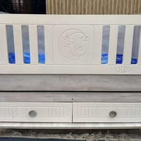 سرير اطفال • نظيفة جدا • مع دوشك