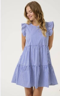 ٥٠ قطعة • ملابس نسائي وبناتي • توصيل مجاني