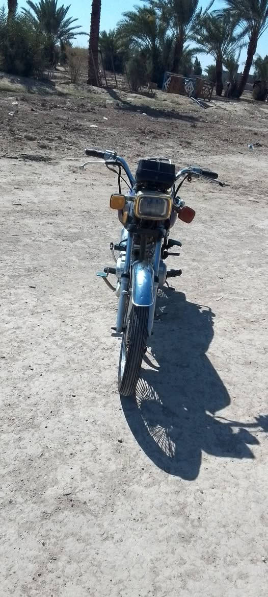 للبيع دراجة موديل 21 اوراق كامله دراجة شغاله سعر 350 وبيه مجال المكان بابل الشوملي  ***********
