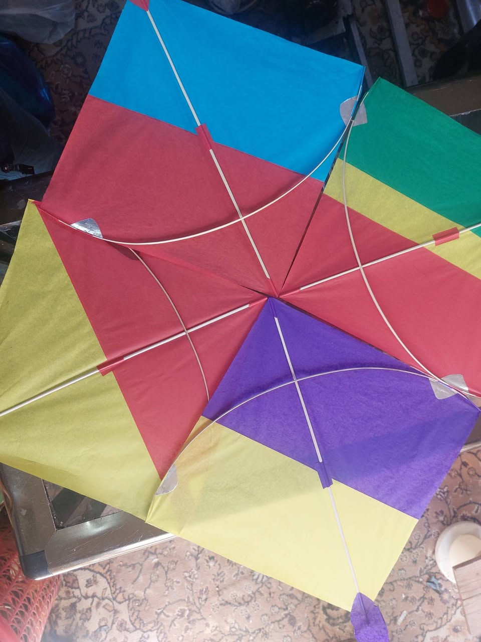 معمل الوان للطائرات الورقيه والخيوط الهنديه مكان المحل حي النقيب شارع ابو جواد ***********
