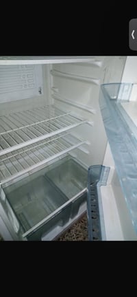 ثلاجة • نظيفة • ٩ قدم