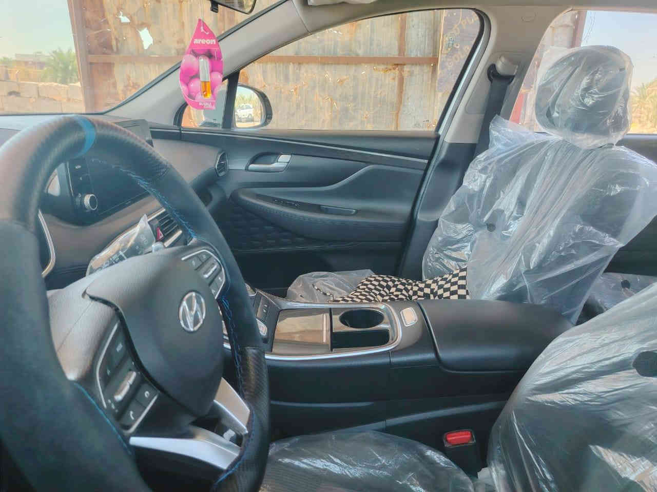 سنتافي موديل  2021
وارد امريكي السياره 
رقم اربيل  حادثه بس الشباك بيه حادث بالعراق نص بنيد والجاملغ 
2500 محرك  
كشن كهربائي 
بصمة ابواب 
بصمة تشغيل
تشغيل عن  بعد
رادار امامي خلفي جانبي 
أنظمة قيادة 4 
comfort
sport
smart
snow
-- اطفاء ذاتي
اوتو هولد
مانع انزلاق
كيرها يجي  دكم بيانو
تبريد منفصل 
تبريد قطعتين
فور ويل  
فول تحكم استيرن جهتين
شاشة تدعم كار بلي  مع كامرا خلفية دوارة
مانع انحدار 
رادارات جانبيه امامية خلفيه
شحن مبايل واير ليس
مانع تصادم امامي خلفي 
تحديد مسار قيادة آليه 
شفتات استيرن 

فول تحكم استيرن جهتين

شاشة تدعم كار بلي  مع كامرا خلفية دوارة

مانع انحدار 

رادارات جانبيه امامية خلفيه

شاشة اعطال 

لدات امامي نهاري

بك لايت لد 

منافذ شحن امامي خلفي 

وباقي المواصفات معروفة*********** السعر 190
