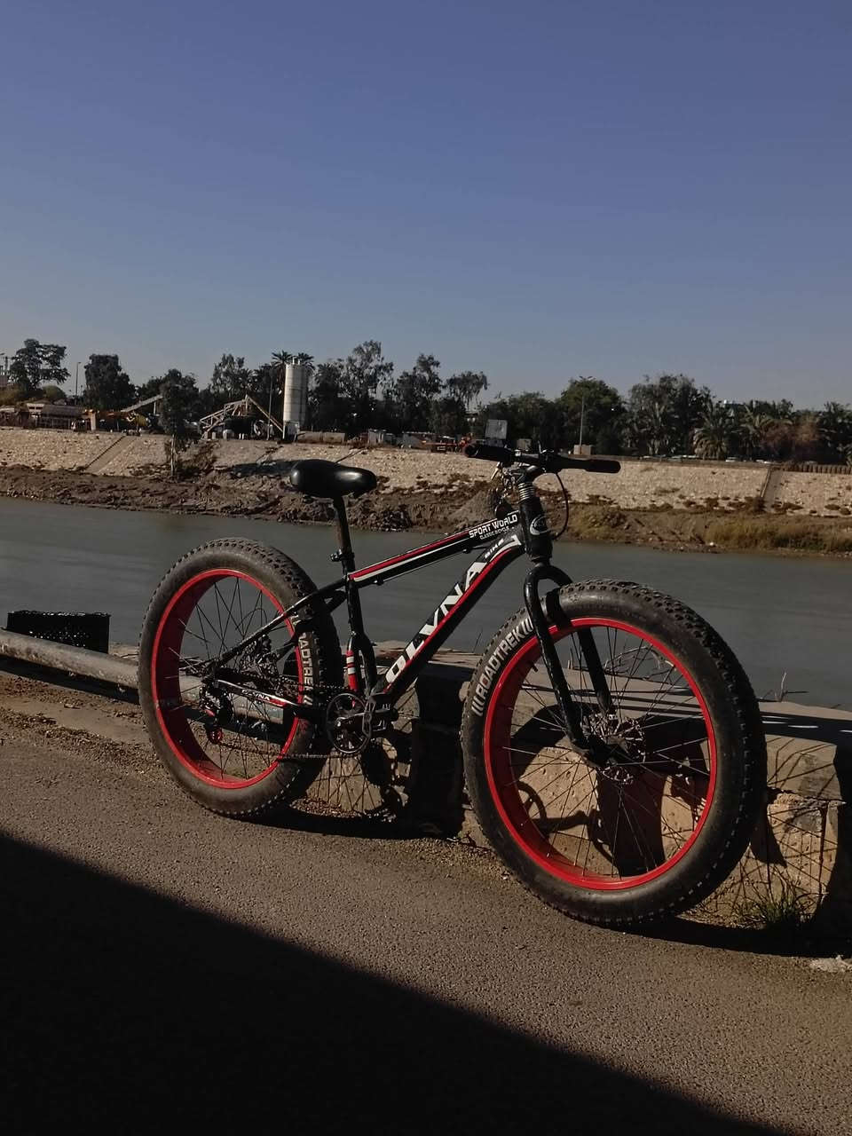 بايسكل ماركة OLVNA
البايسكل نوع دبابه حجم 26 
ناقصه بس سيم مال عكرب وكير العكرب موجود 
البايسكل ما مستخدم هواي 
سعر البايسكل 110 وبي مجال للشراي 
رجائاً لا تكسرون بسعر البايسكل 

متواجد ماسنجر 
واتساب الرقم ***********
