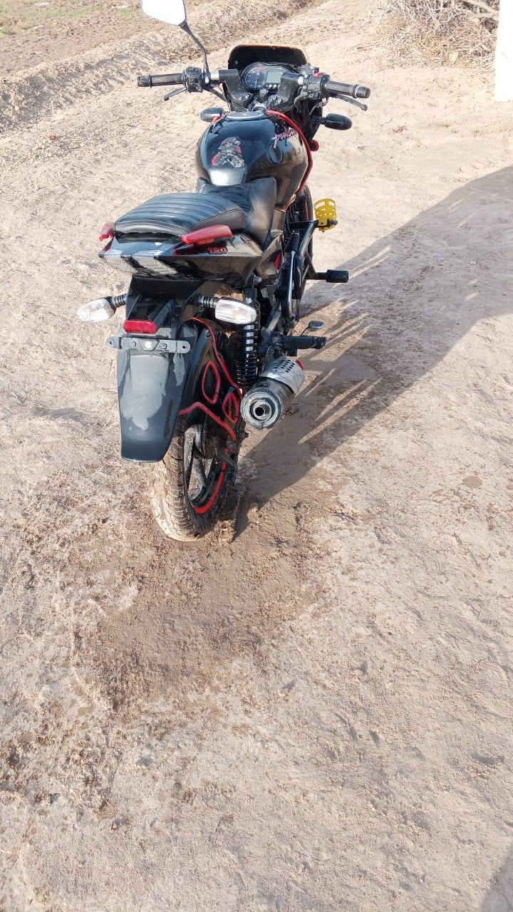 دراجه بولسر للبيع مرقمه موديل 21 رقمهه واسط العنوان ذي قار الفجر ***********
