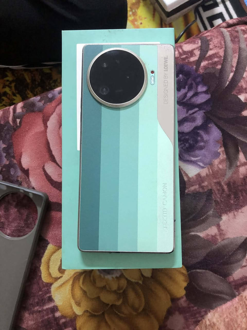 السلام عليكم جهاز تكنو كامون 40برو فايف جي كامل ملحقاته 90فريم ببجي بيع أو مراوس سعر225 مراوس إيفون مكاني بغداد شعله ***********
