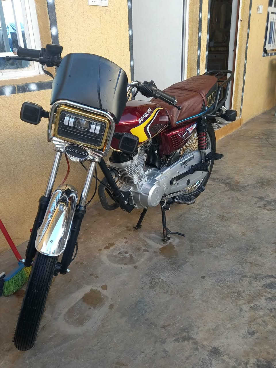 تايكر موديل ٢٦للبيع كامله مابيهه أي نقص مكان بلدروز دور مندلي رقم الهاتف ***********
