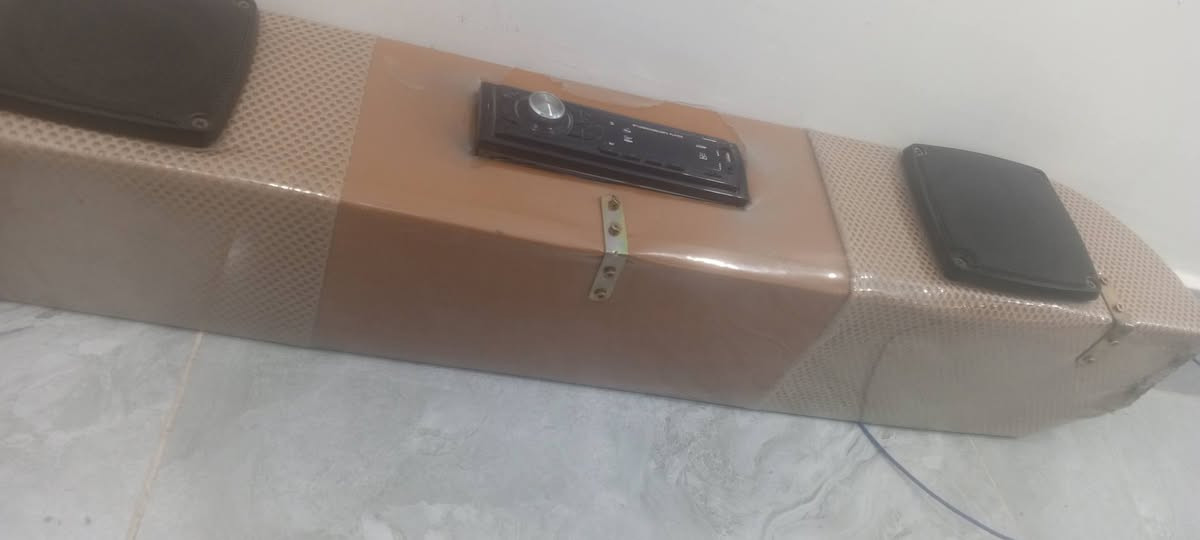 مسجل تكتك يخبل صوتة قوي اني جنت صاعد سايق بتكتك وشديتة من نزلت منها فتحتة مكاني مسيب شارع سدة القديم***********
