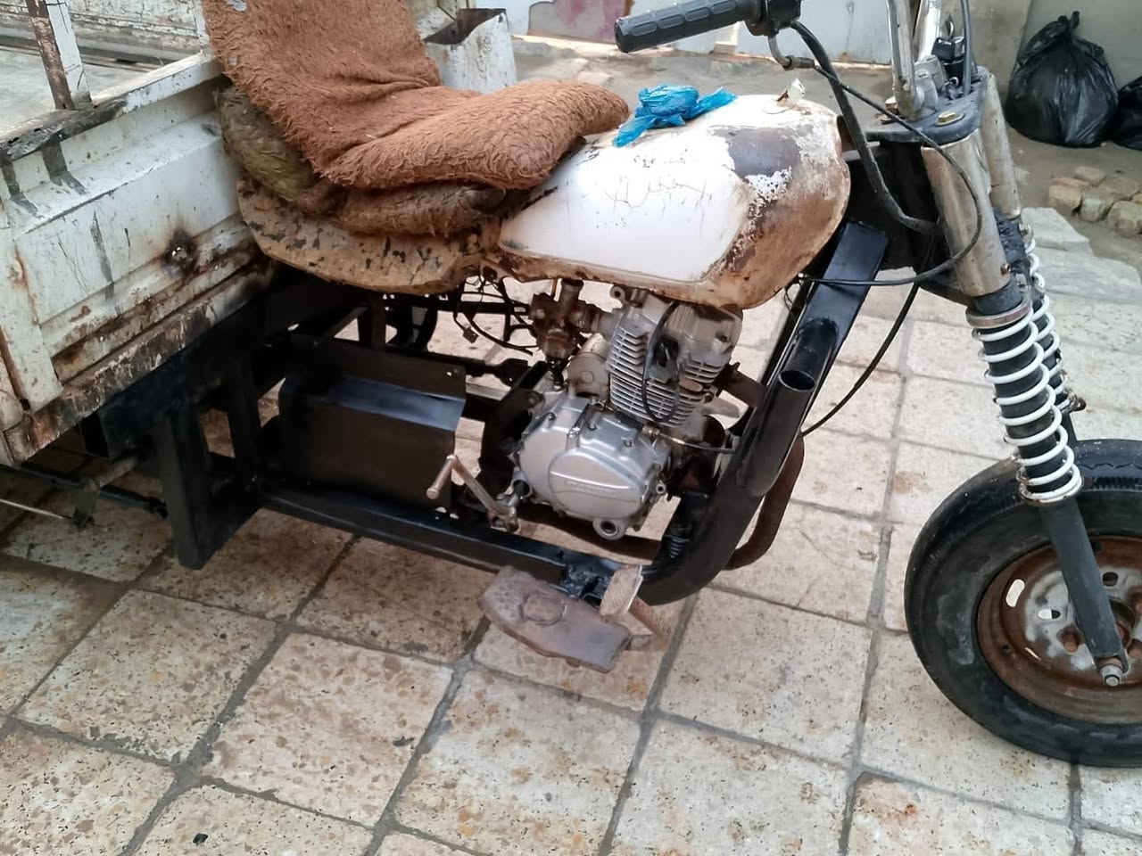 سلام عليكم ستوته البيع مديل 2014 وراقه كامله بس الوصل الجبير ضاع مني شاصي مكفول  مكان ناصريه الستفسار عله رقم
***********م سعر 900 وبيه مجال
