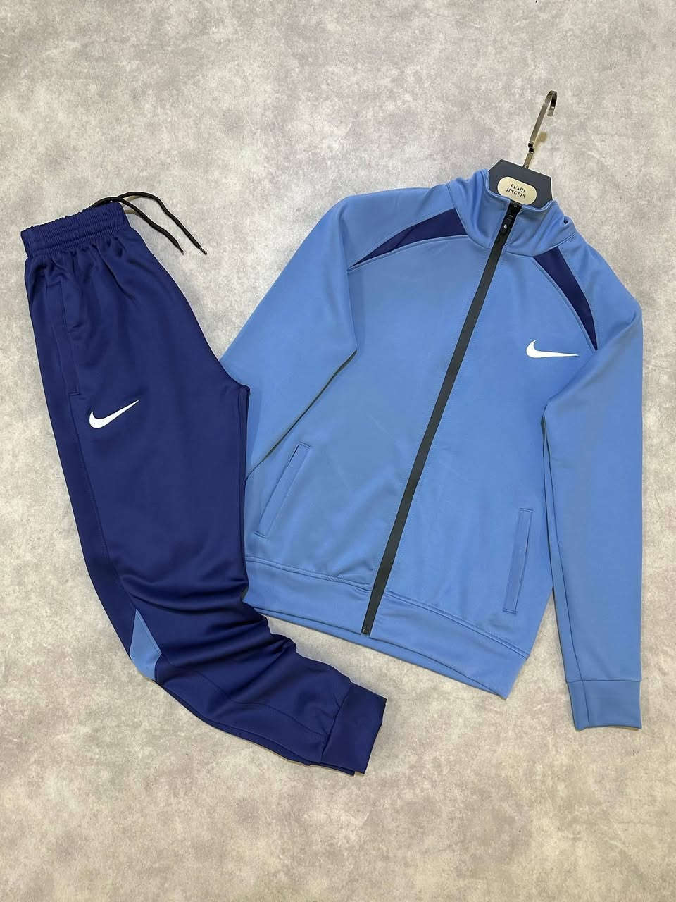 تصفيه نهايه موسم السعر فقط 13 الف احجام متفرقه  عنوان خانقين فرع شرطه مقابل احذيه  علاء حداد


**إذا كنت صاحب هذا الإعلان وتريد حذفه لأي سبب، رجاءا أرسل رسالة إلى الدعم الفني**