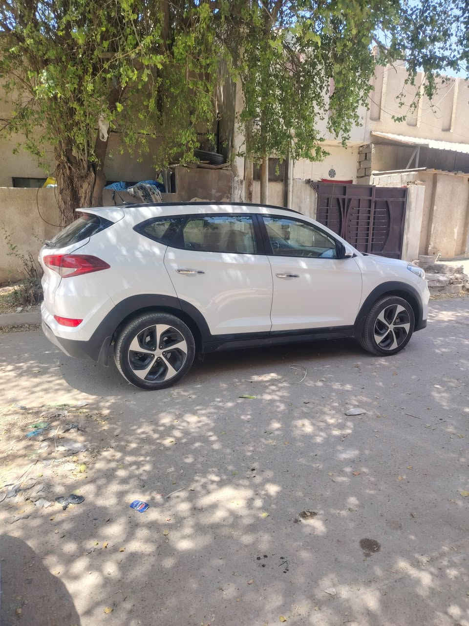 السلام عليكم توسان ١٨ خليجي فول عده البصمه مكفوله من الصبغ والتبديل بيها بارد بالجنطه ماشيه ١٣١ السعر ع الخاص للاستفسار الاتصال ***********
