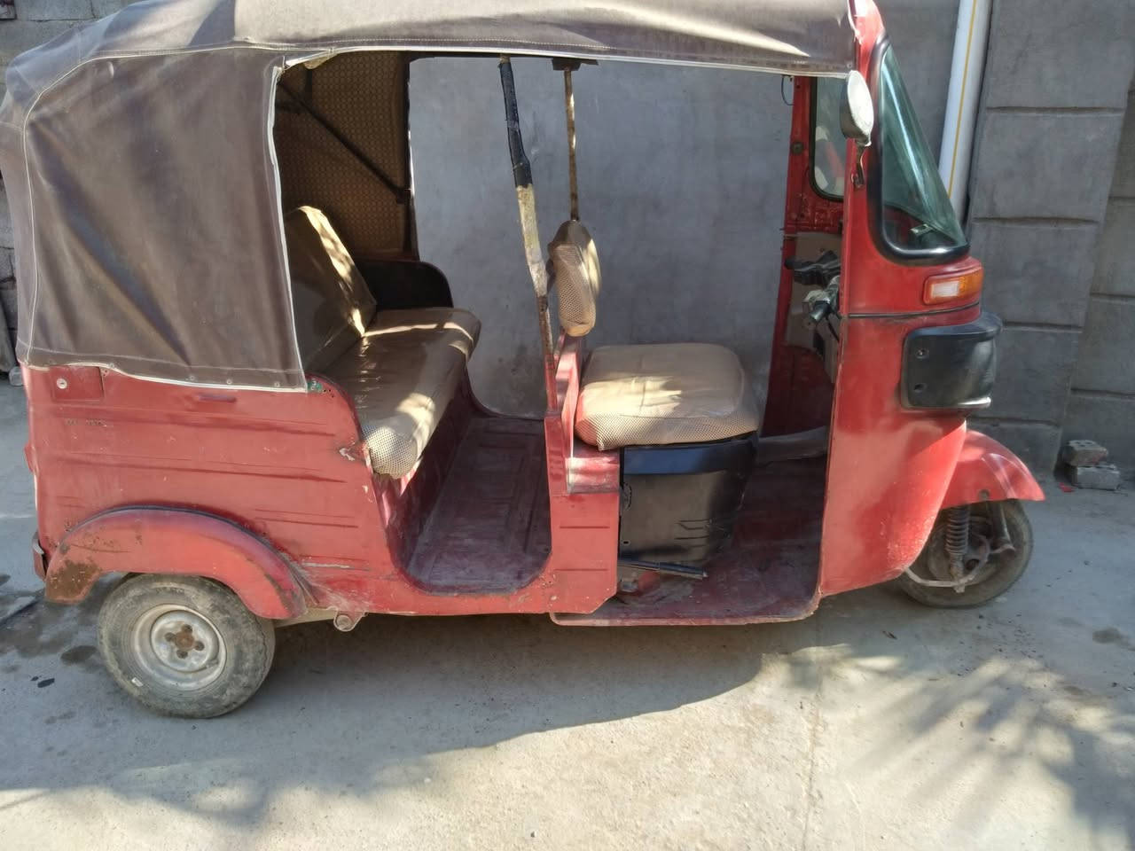 السلام عليكم تكتك موديل 2017 تكتك نضيفه كلش باتري جديد تكتك معمره ومصبوغه وراقه اصوليه بدايه تبخير بيه سعره 2600 وبيه مجال حك الجيه تكتك كلشي مابيه واني جاي طلع بيه الشغل مكاني بغداد المشتل ***********
