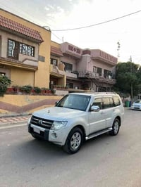 باجيرو 2008 حبتور  رقم بغداد   بيها صبغ جاملغ الأمامي والدعاميات الباق...