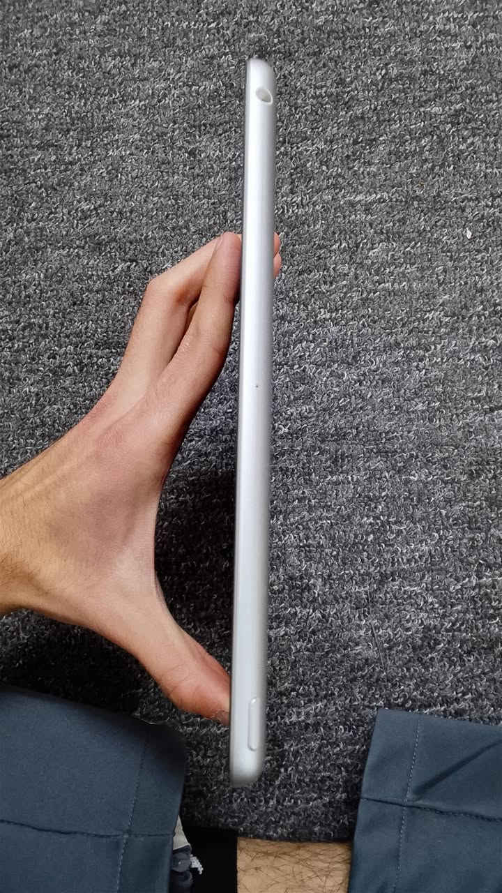 السلام عليكم .. أيباد الجيل التاسع مصارلة ٤ اشهر من مفتوح بطاريتة بين الـ١٠٠ و ٩٥ ايباد شخط مابي ومكفول مابي ولا عطل مراوس او بيع السعر ٢٧٠ للاستفسار ***********
