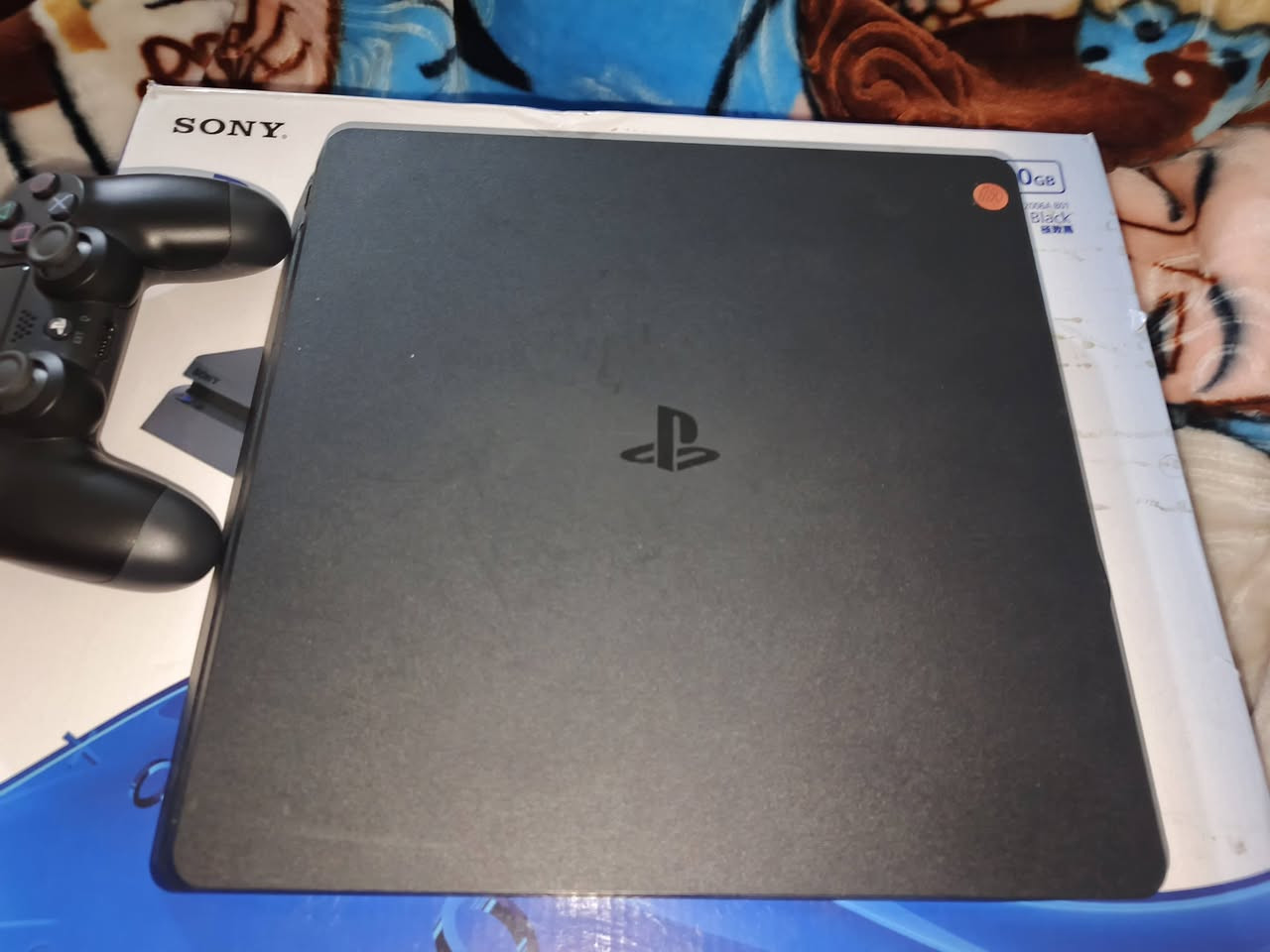 بلي 4 مهكر سلم نضيف مع جوستك مع 8 العاب لامصلح ولامفتوح لوك ستيكر الذاكره نص تيرا مع ملحقاته كامله السعر 230 بي مجال بسيط العنوان بغداد الشراي خاص رقمي ***********
