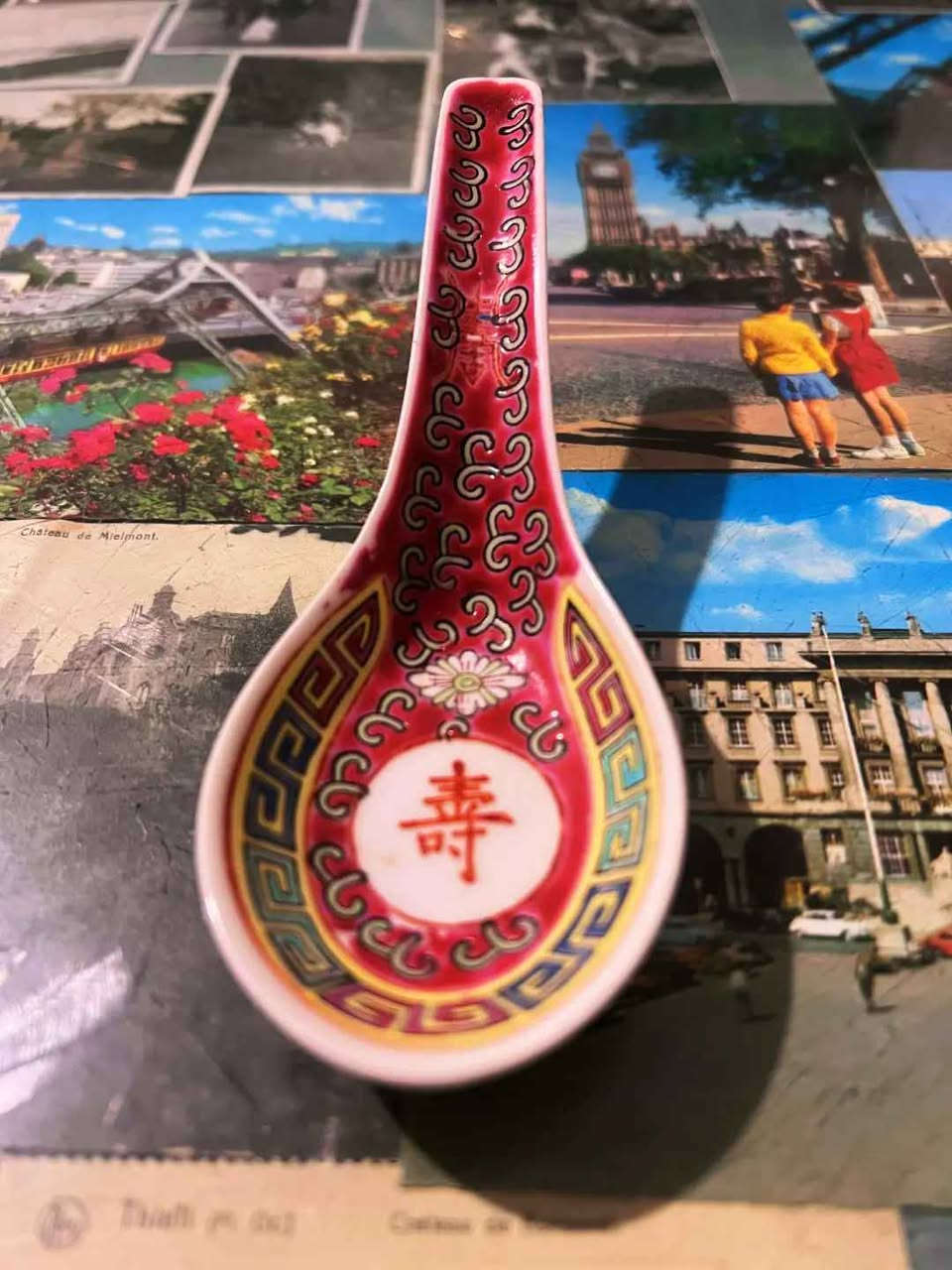 Vintage Hand-Painted "Mun Shou" Chinese Porcelain Spoon
​Description: A single spoon in Mun Shou design.
​Dimensions: 13 cm.
​Condition: Excellent Vintage Condition, No Chips, Cracks, or Flaws.
​📸 Please review the photos carefully as they form part of the description.
​📦 Shipping Available to all governorates.
​✉️ For price and serious inquiries: Please send a direct message (DM). الاسكندرية, مصر


**إذا كنت صاحب هذا الإعلان وتريد حذفه لأي سبب، رجاءا أرسل رسالة إلى الدعم الفني**