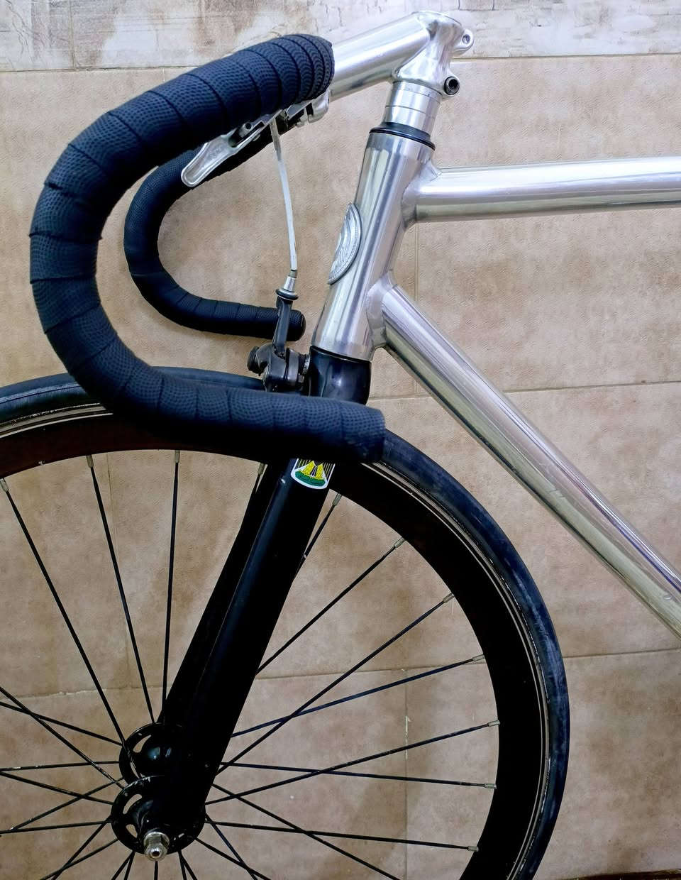 السلام عليكم شلون كباتن الغوالي 🌄
متوفر للبيع دراجة فكسد  مميزة كلاسيك 😊😍

معدن  الدراجه // فول المنيوم 🤩☺️

قياس فريم // 56  فريم عالي 🤩☺️

ويالة الدارجة // ماركة نوفتك اصلي  بولبرن فول سلاسة ومتانة 😍🤩

نظافة الفريم//99*100🥰🤩

سعر 220  الف وبيها مجال  شراي 
بغداد القاهرة قرب حلويات عدنان//***********
