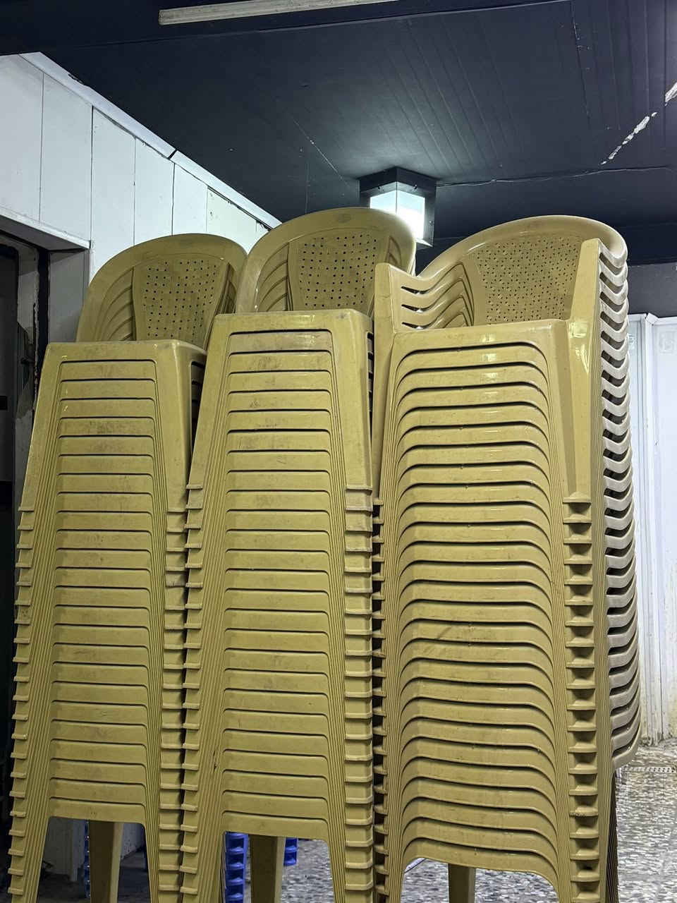 السعر الكرسي 4500دينار
العنوان بغداد حي القاهره
***********
