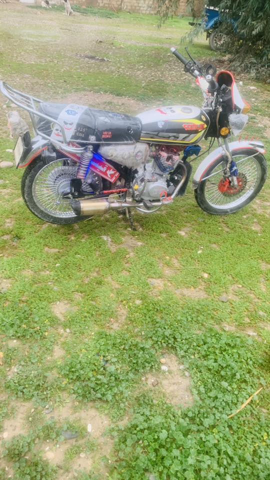 يالله شباب دراجة سونك موديل2024بعده بالنايلون شرط النظافة 
كله عل بلاد كامله مكمله  اوراق كامله مال جناي كهربائيات كلها شغاله شاشه كيلومتر ورون الكتروني ويالة جديدات محرك اسبانه ممدوده عليه بدون اي نقص

سماعة
صالنصه نغمتها حلوه 

محرك يابان made in Japan

هورن بوش

دبلات فول نعومه

درع محرك 

كشن مدوشم 

دراجة تخبل احلى من الصور تجي تشوف بعينك

اخوان اني مكلف بالنشر اتصل على الرقم وتدلل

***********
