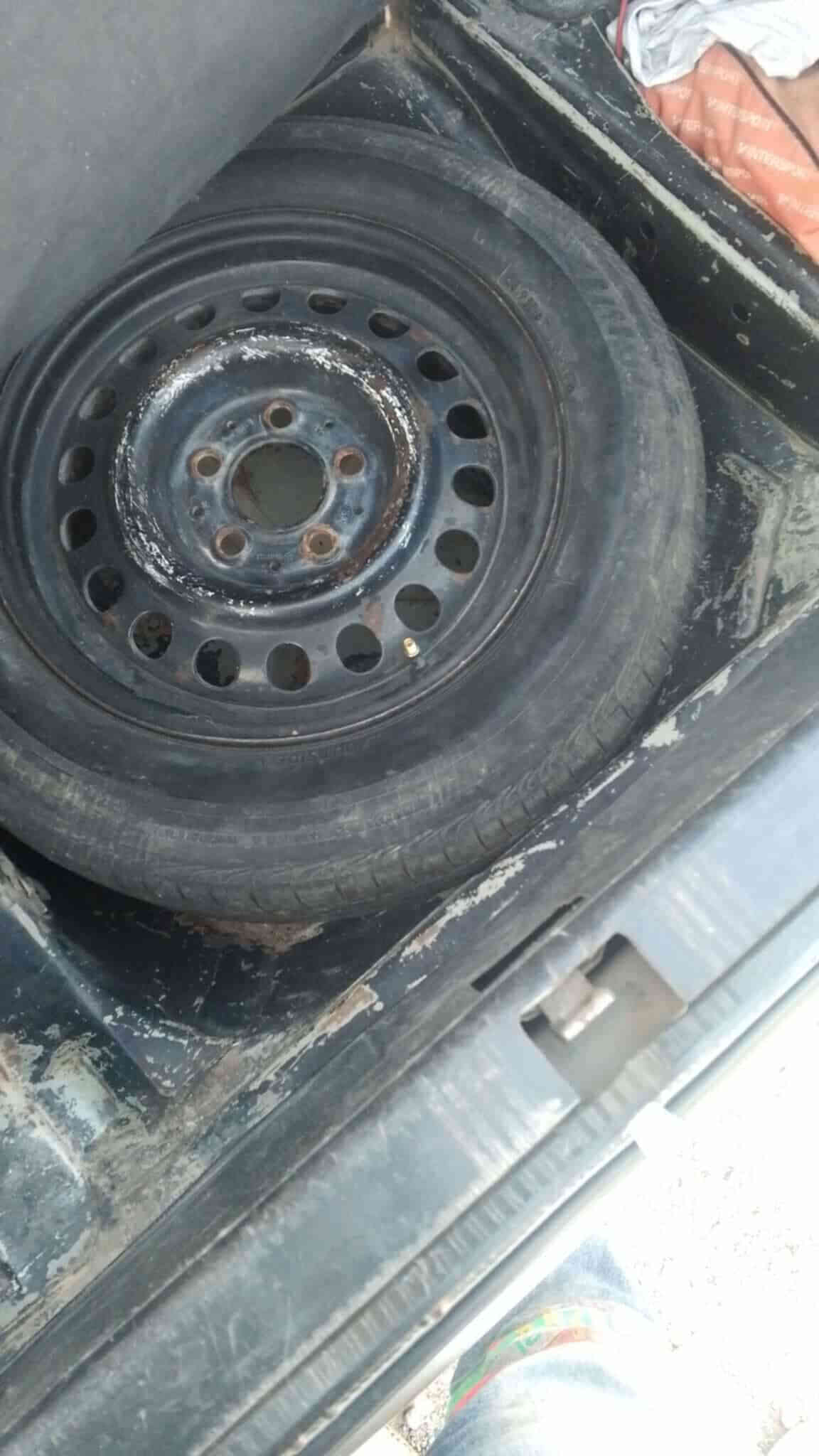 190 طيارين رقم أربيل إنكليزي، مكينة وكير مكفولات، تبريد شغال، كير عادي 5 نمر وعندي كير أوتوماتيك كامل مع تفرعاته احتياط أنطيه مع السيارة حدادية 90% لا يوجد حادث قوي، بدون خياسات، وكالة عامة باسمي تحويل مباشر، سعرها 40 بيها مجال للجاد بالشراء، مكاني بغداد سبع أبكار
***********
