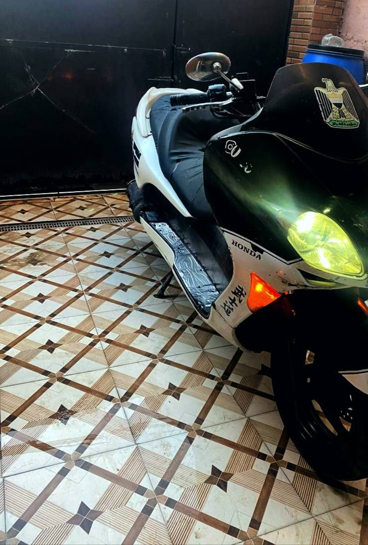 السلام عليكم للبيع فورزه 0.8
الدراجه عميه .كهربايات كلهه شغاله 
بيها منضومة زنون عالي ناصي. 
اشاير شغالات دبل اشاره هم كيوجه كلهن شغالات.مروحه. دبلات كدام وره كلها شغاله سايد بريك شغال 
ستان صفح كهربائي 
محرك 250.
محرك ناعم شلعه ومعدل كلش حلوات 
تايرات جدد مبدلهن .  دراجه كامله من كلشي 
مطلوب واريد ابيعها. متوازي كلش 
السعر:475وبيه مجال 
المكان: كربلاء شارع الحر  
الرقم:*********** 
 واتساب موجود
