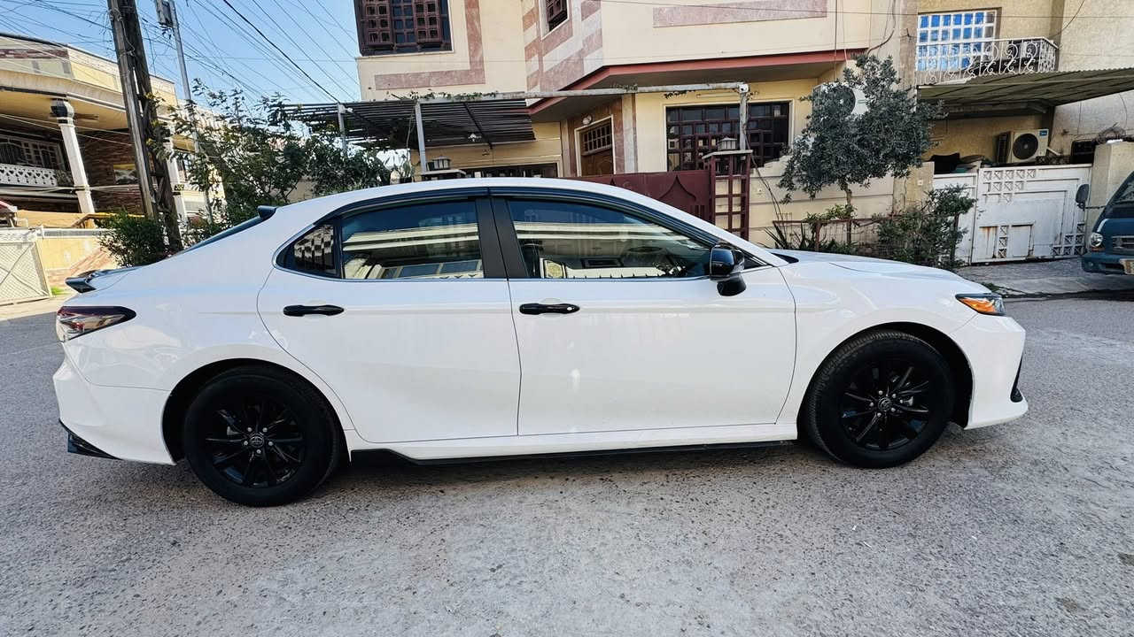 كامري هايبرد أمريكي 2024
السعر ٢١٢ بيها مجال قليل 
كلين بدون صبغ بدون تبديل فقط بارد شبر بين الباب والجاملغ الامامي جهة السايق 
ماشية ٣٠ ميل  . العنوان بغداد السيدية 

*********** التواصل واتساب
