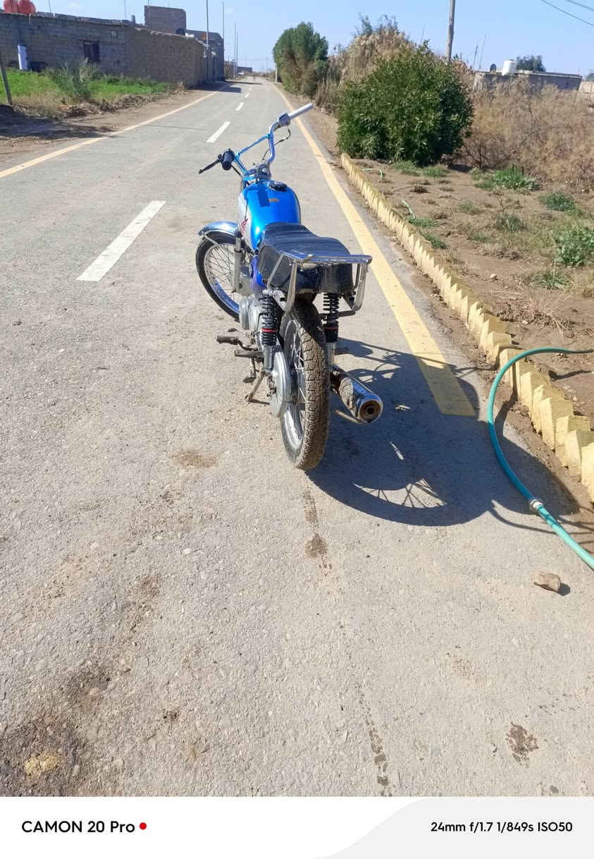 دراجه موديل 19كلك كلك كلك  دراجه جهاز تايرات وياله محرك نضيف شاصي نضيف سعر 250وبيه  مجال قليل مكان واسط قضاء الحي ***********
