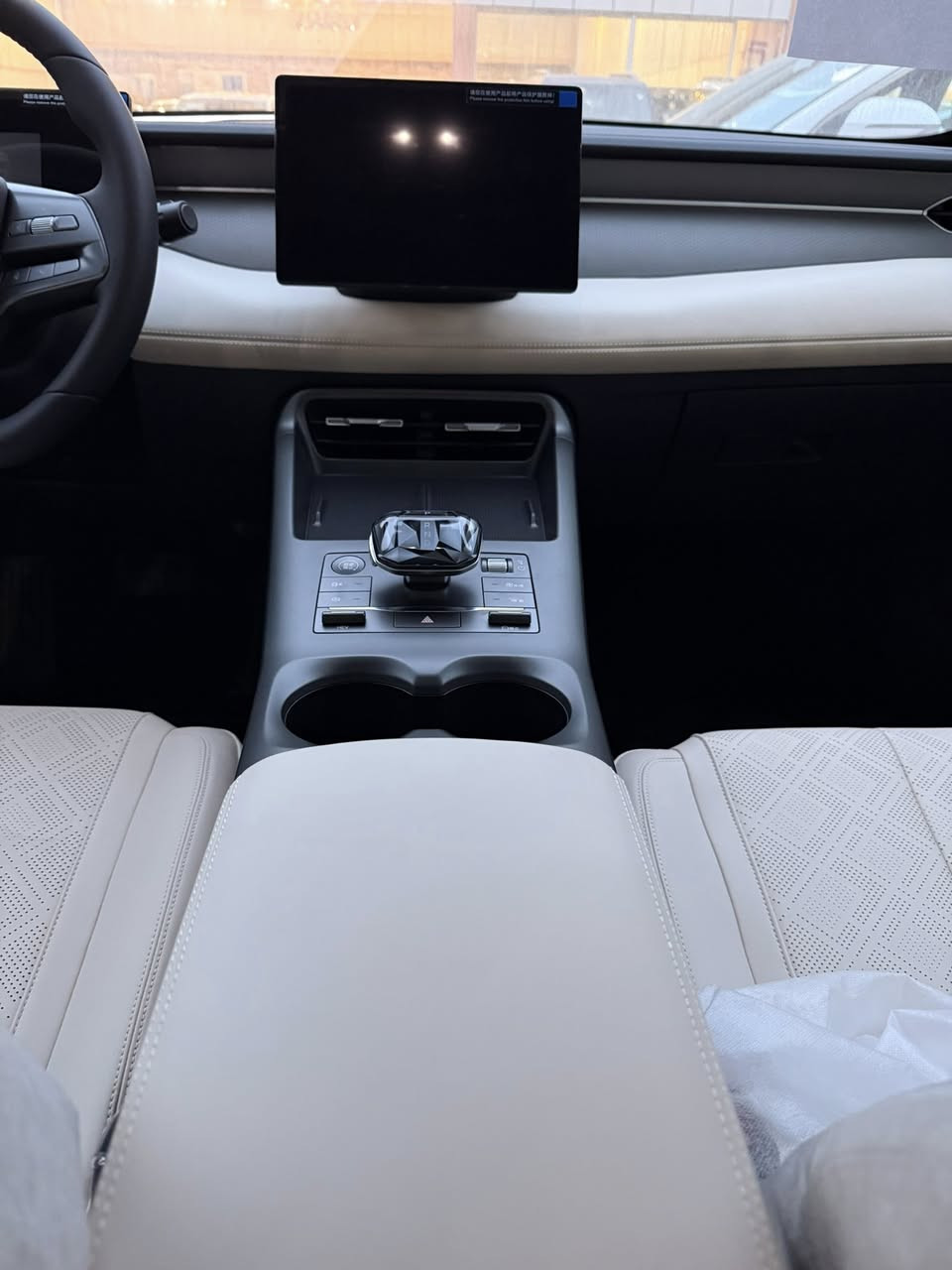 جن بلاص زيرو والداخل ابيض موديل ٢٠٢٥ السعر ١٨٨٠٠ مليون للاستفسار ***********
