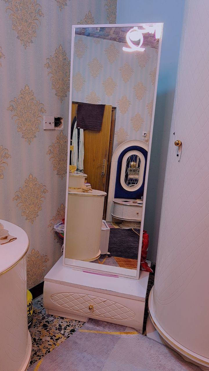 غرفه ضخمه للبيع ماخذيها مليونين و٣٠٠
رايديها مليون و١٠٠ بيه مجال قليل ***********
