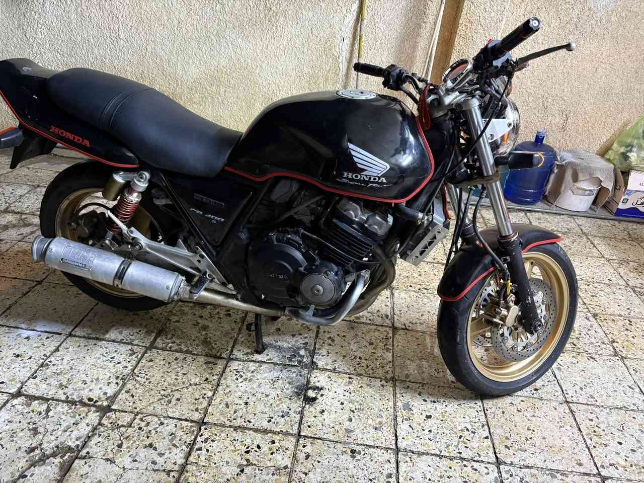 للبيع cb400
سي بي فور جيل اول محرك خير من الله وكهربائيات شغالة كلها
الدراجه عليها ادامه كاملة
السعر مليون ونص (1500)وبيها مجال 
للتواصل ***********
مكاني بغداد
