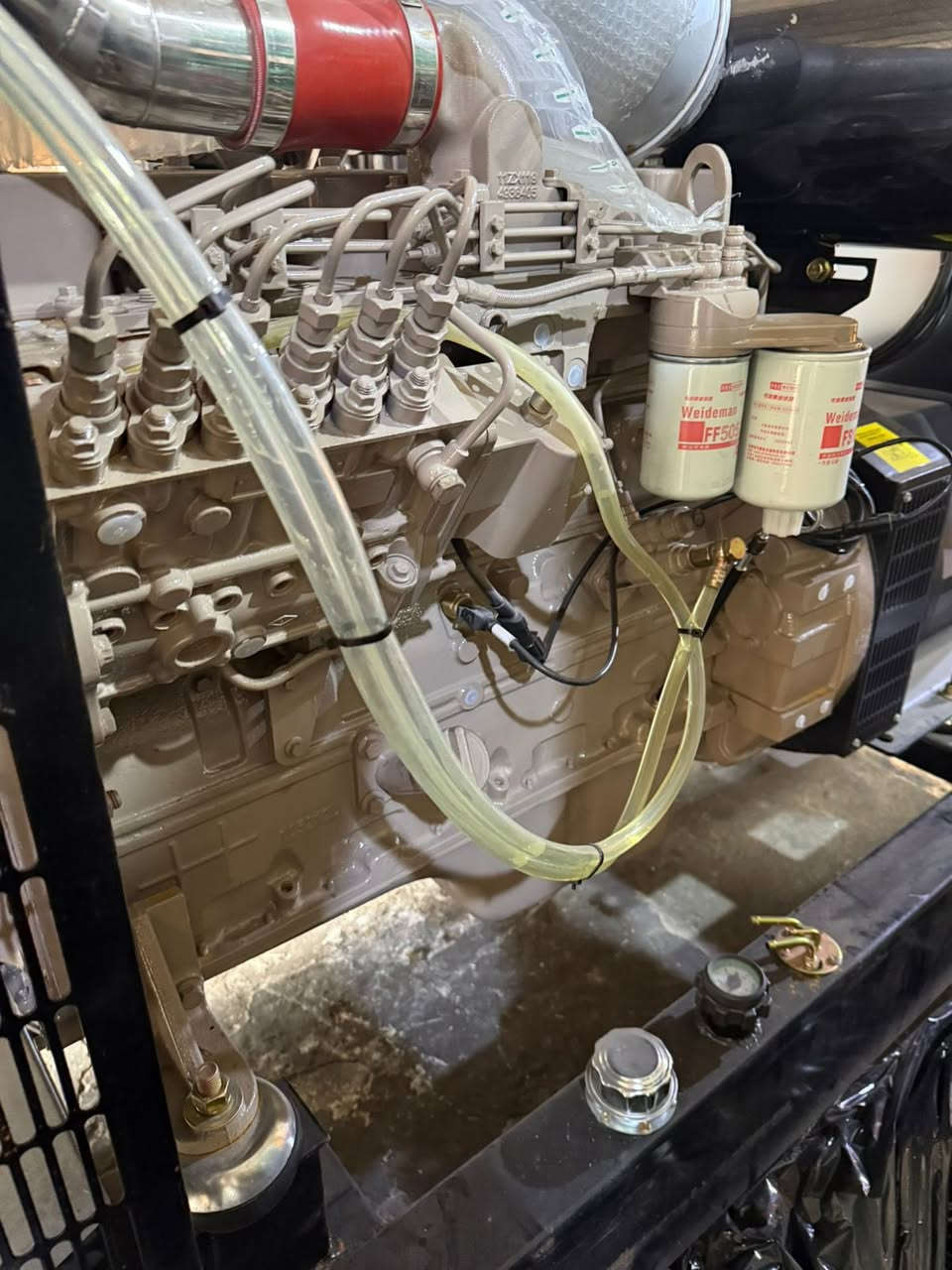 السلام عليكم 
مولد كمنز 102 /12 ولف 
150 kv
مولد زيرو صفر ما مشتغل 
مجدد بالكامل
للأستفسار/***********
ابو محمد الاعرجي
