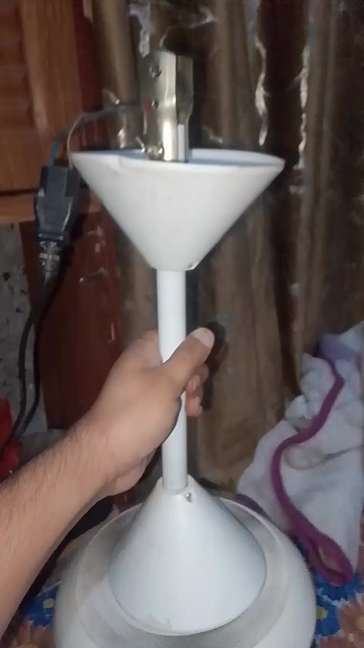 السلام عليكم مروحات اصليات شغالات اثنينهن 25 قفل عنوان بغداد ام الكبر والغزلان ***********
