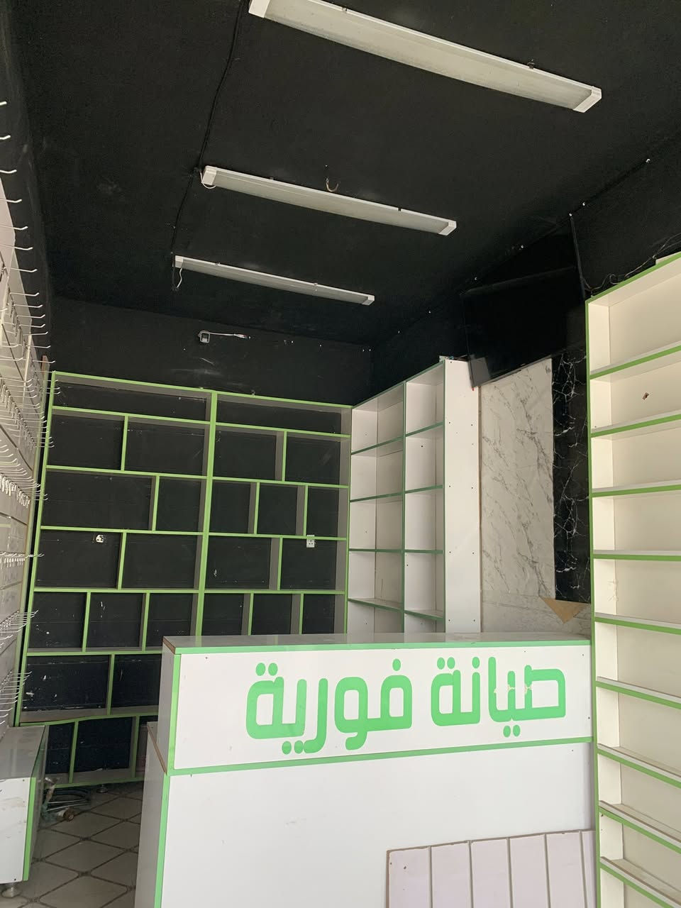 محل مبايلات للبيع العنوان النجف الاشرف حي ميسان شارع الكيات الاتصال : ***********
