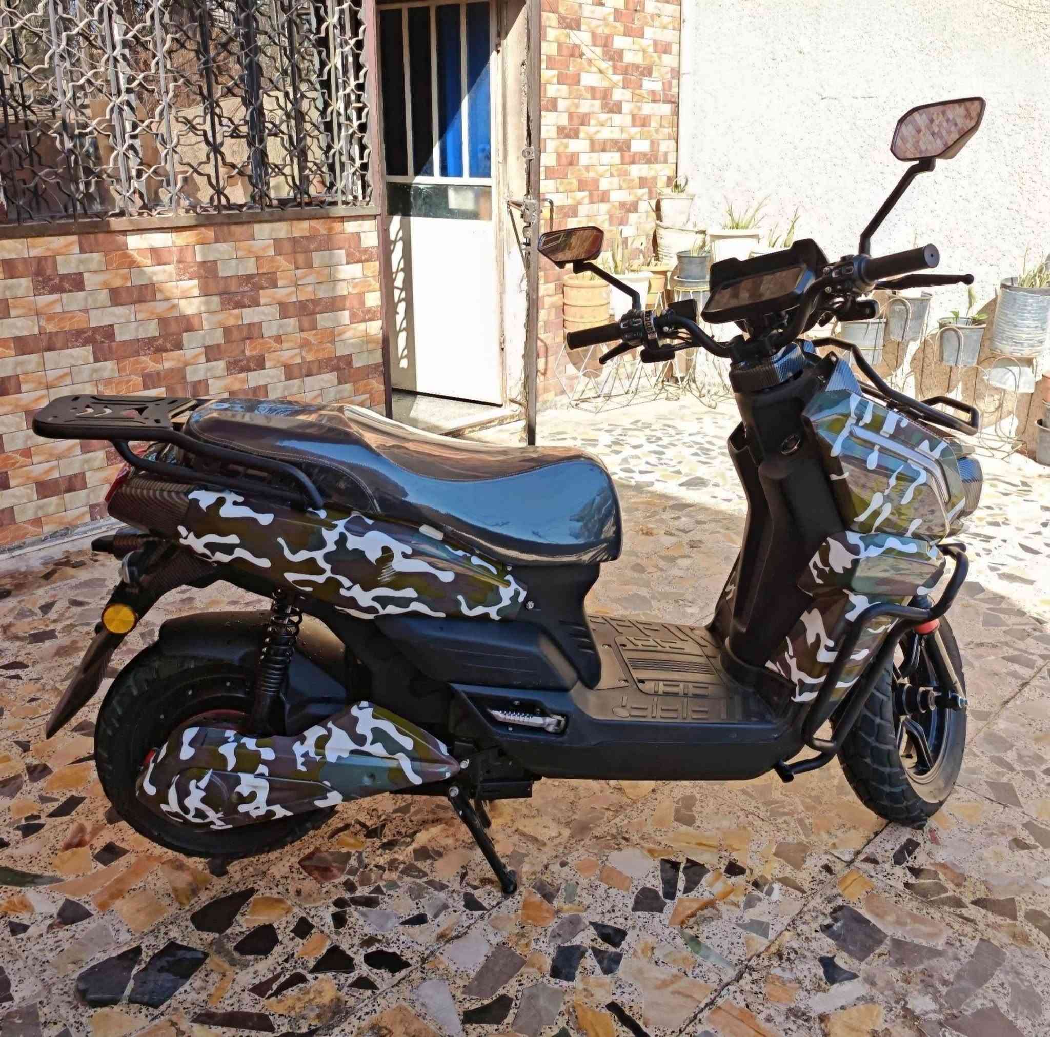 السلام عليكم 
دراجة اباتشي مدرع مطعم كاربون  اخو جديد
• بريكات هيدروليك ABS مانع من الانزلاق 
•دبلات طسه ناعمه جدا
• بطارية ليثيوم ايون 40 امبير  
• ملف نحاس حجم 2500w
• 💡 إشارات يمين ويسار + دبل إشارة
• 💡 لايت LED
• 🎮 مثبت سرعة
• 🏁 السرعة توصل 110 كم
• ⚙️ 3 نمر + مثبت سرعه
• ⚙️  نظام P + بك R + بلوتوث و صوت صالنصه بلادي
• 🔋 تمشيك تقريبًا 100كم بالشحنة الواحدة
• 🛞 تايرات تيوبلس 12 انش جبلي
• 📟 شاشة LCD بيها نظام تشخيص الأعطال
📍 المحافظة: بغداد – الدورة
📞 رقم الهاتف: ***********
