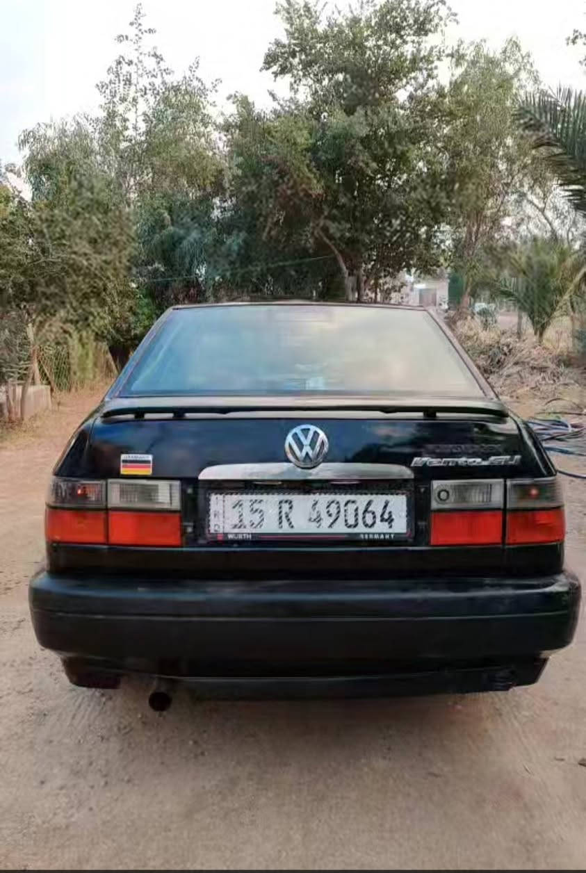 السلام عليكم  فينتو موديل 92 محرك 2000 رقم انكليزي سنوية لل 31 بسمي هزة جديدة
السيارة خير من الله تخم تايرات جديدة صدر جديد كهربائيات كلها شغالة مصدات جدد شاشة كار بلي كاميرا خلفية السيارة كامله من كلشي نقصها بس تبريد السيارة رايدها ب 40 وبيها مجال مكاني البياع او ابو غريب الرقم ***********
