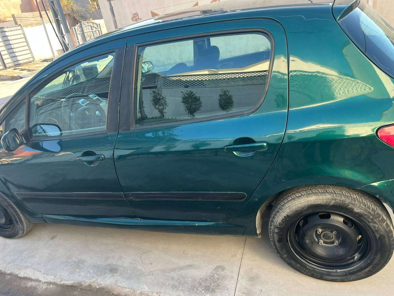 للبيع بيجوه رقم جديد كركوك سياره صبغ عام جماليه فقط بدون دواخل مكان سياره كركوك ***********
